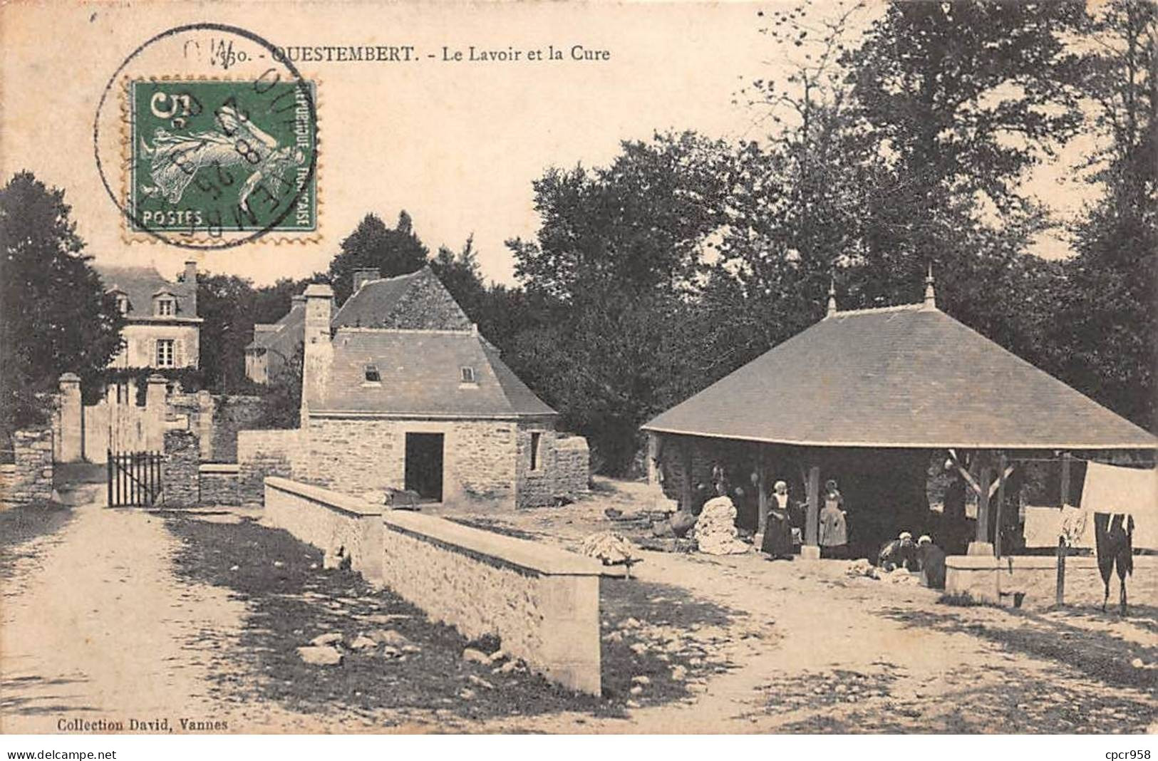 56 - QUESTEMBERT - SAN55231 - Le Lavoir Et La Cure - Questembert