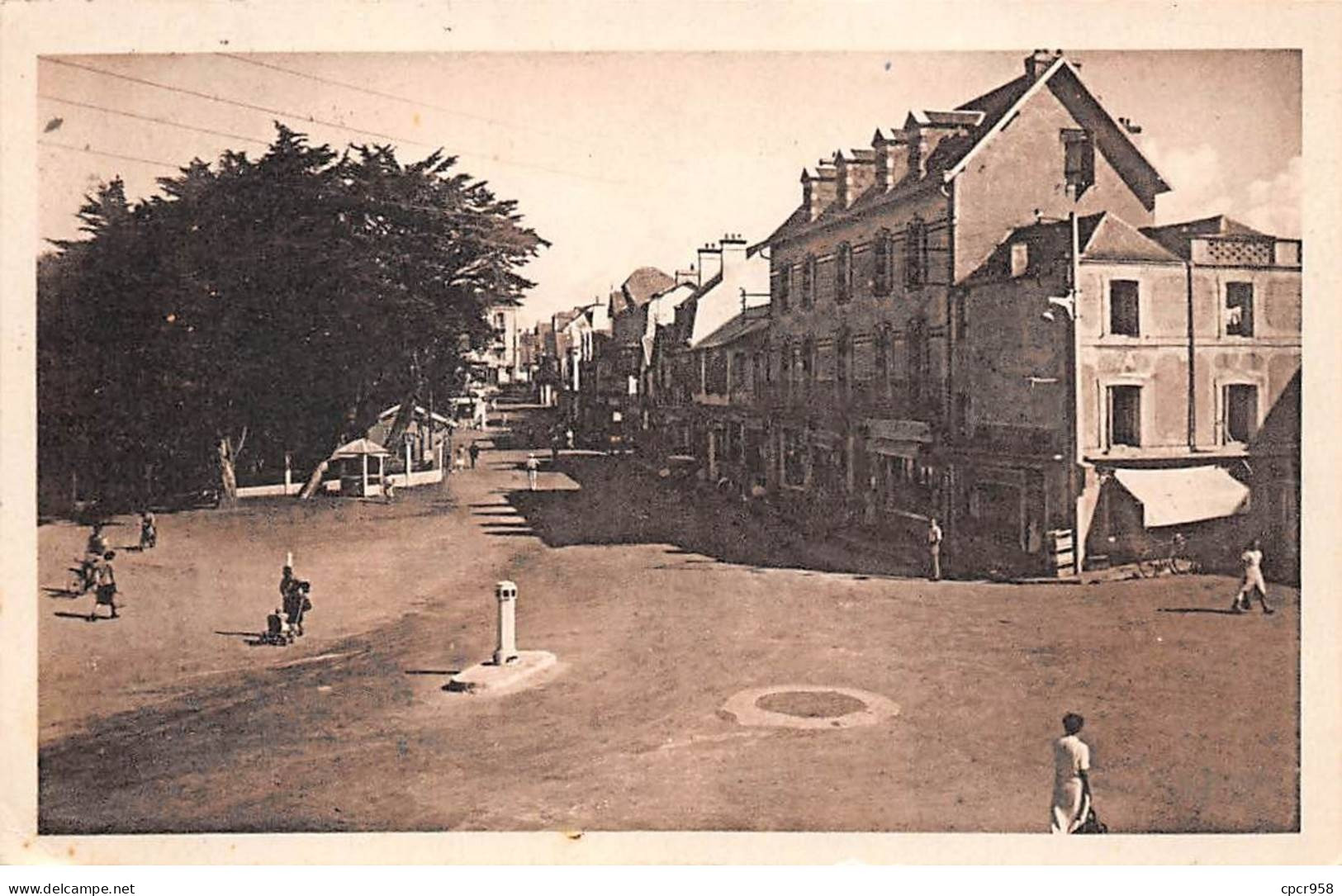 56 - QUIBERON - SAN55242 - La Place Hoche Vers L'Hôtel De France - Quiberon