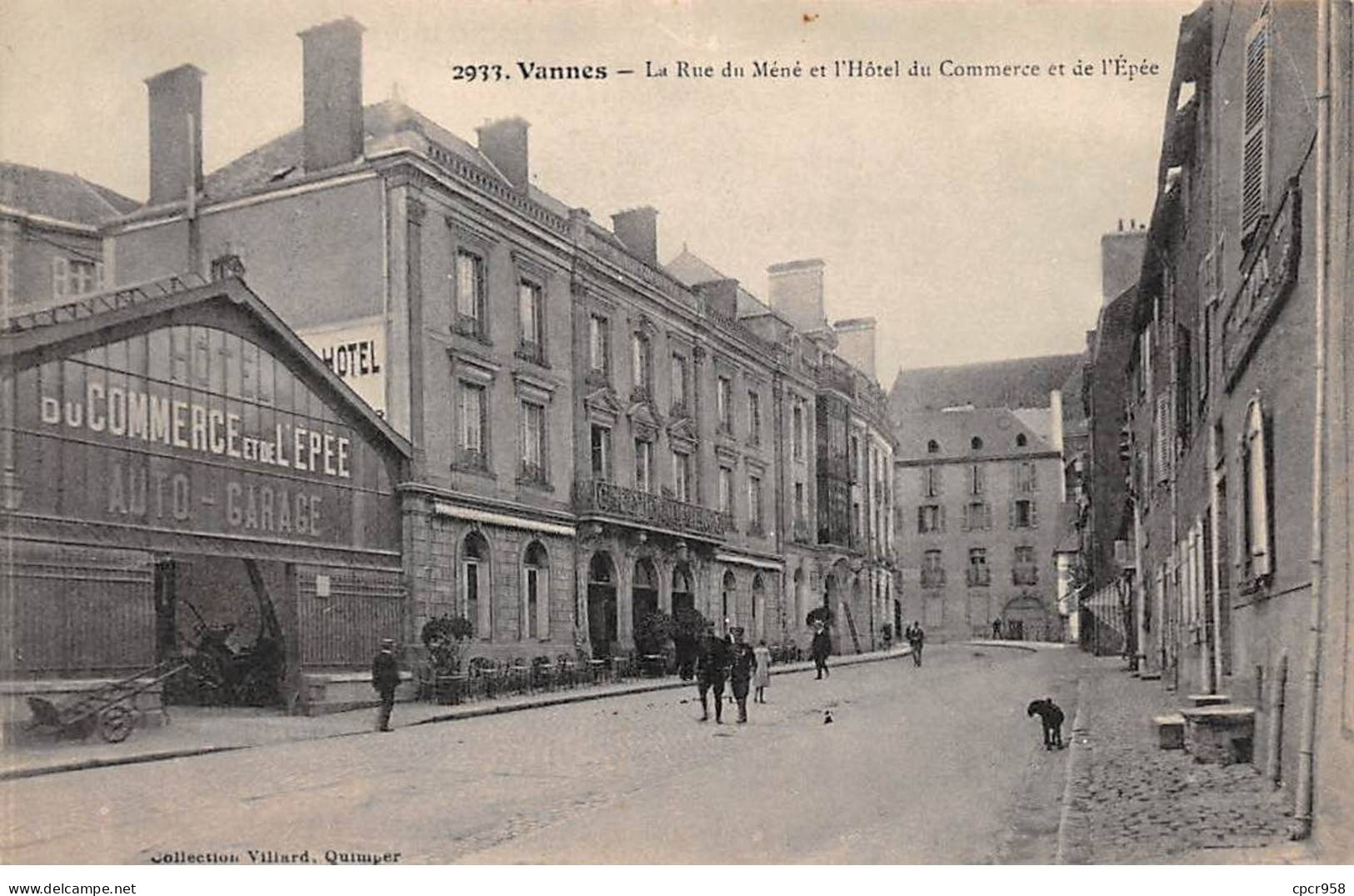 56 - VANNES - SAN55253 - La Rue Du Méné Et L'Hôtel Du Commerce Et De L'Eglise - Vannes