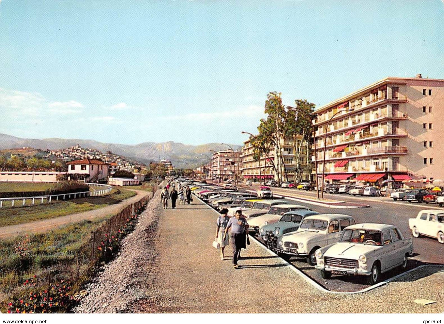 06 . N° Kri10093 . Cagnes-sur-mer . Le Boulevard De La Mer  . N°g. 215. Editions L.larcan . Cpsm 10X15 Cm . - Cagnes-sur-Mer