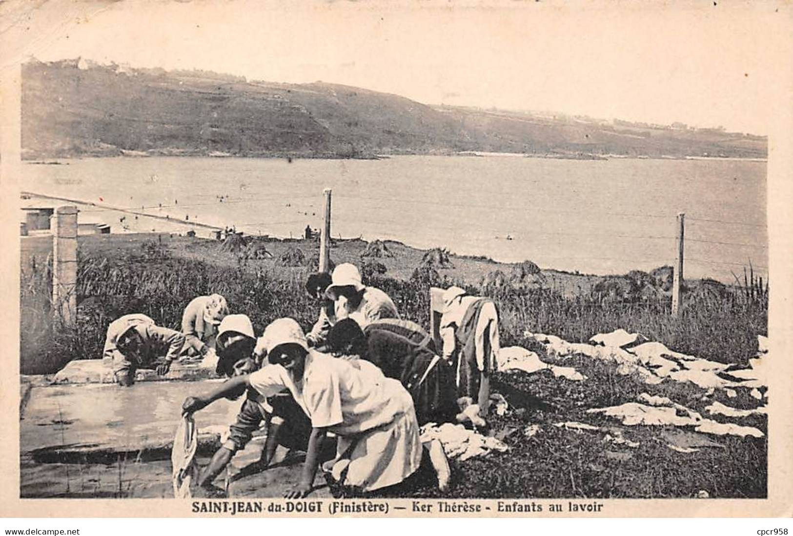 29 - SAINT JEAN DU DOIGT - SAN51571 - Ker Thérèse - Enfants Au Lavoir - Saint-Jean-du-Doigt