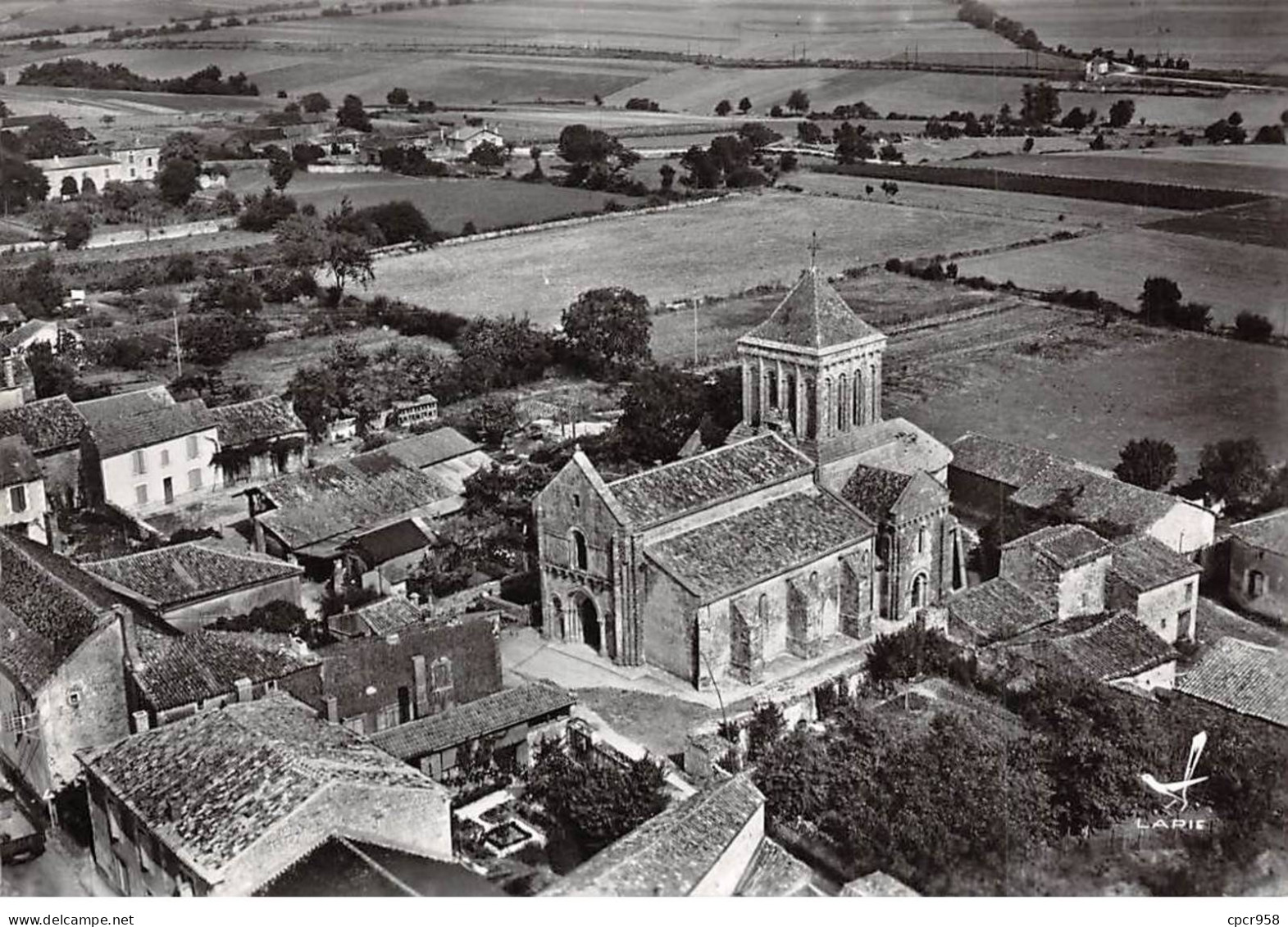 16 . N°sac10345 . COURCOME . L'église N°2 . En Avion Au Dessus De . Cpsm 10X15 Cm . Lapie - Andere & Zonder Classificatie