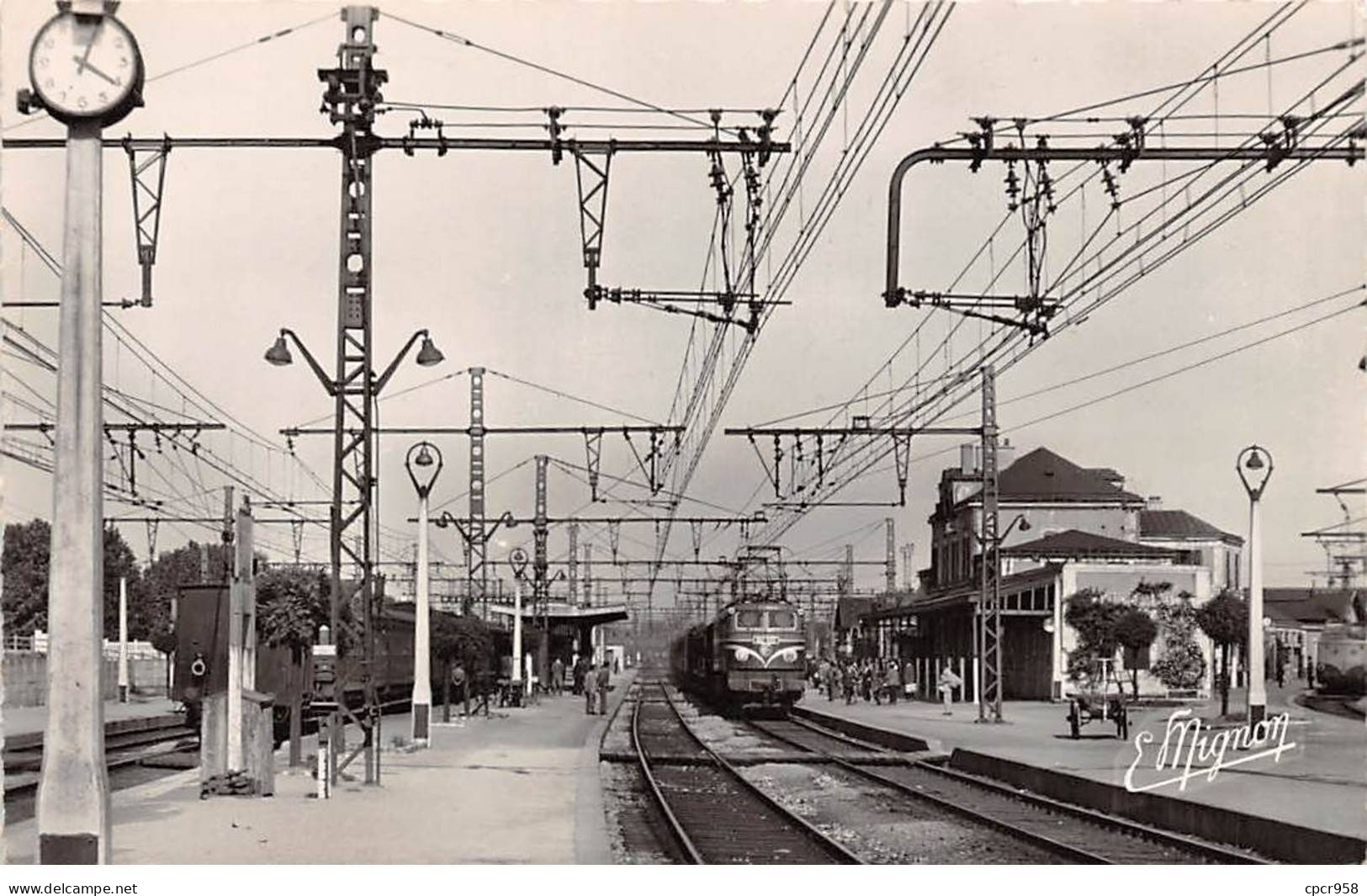 89 - MIGENNES - SAN49625 - La Gare - Train - CPSM 14x9 Cm - Migennes