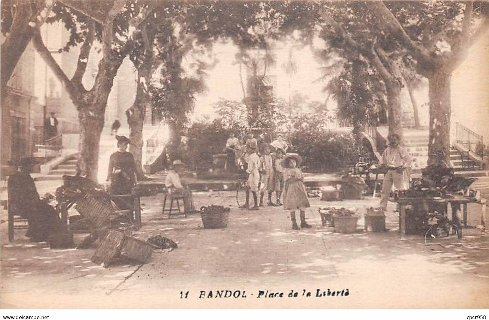 83 - BANDOL SUR MER - SAN47871 - Place De La Liberté - Bandol