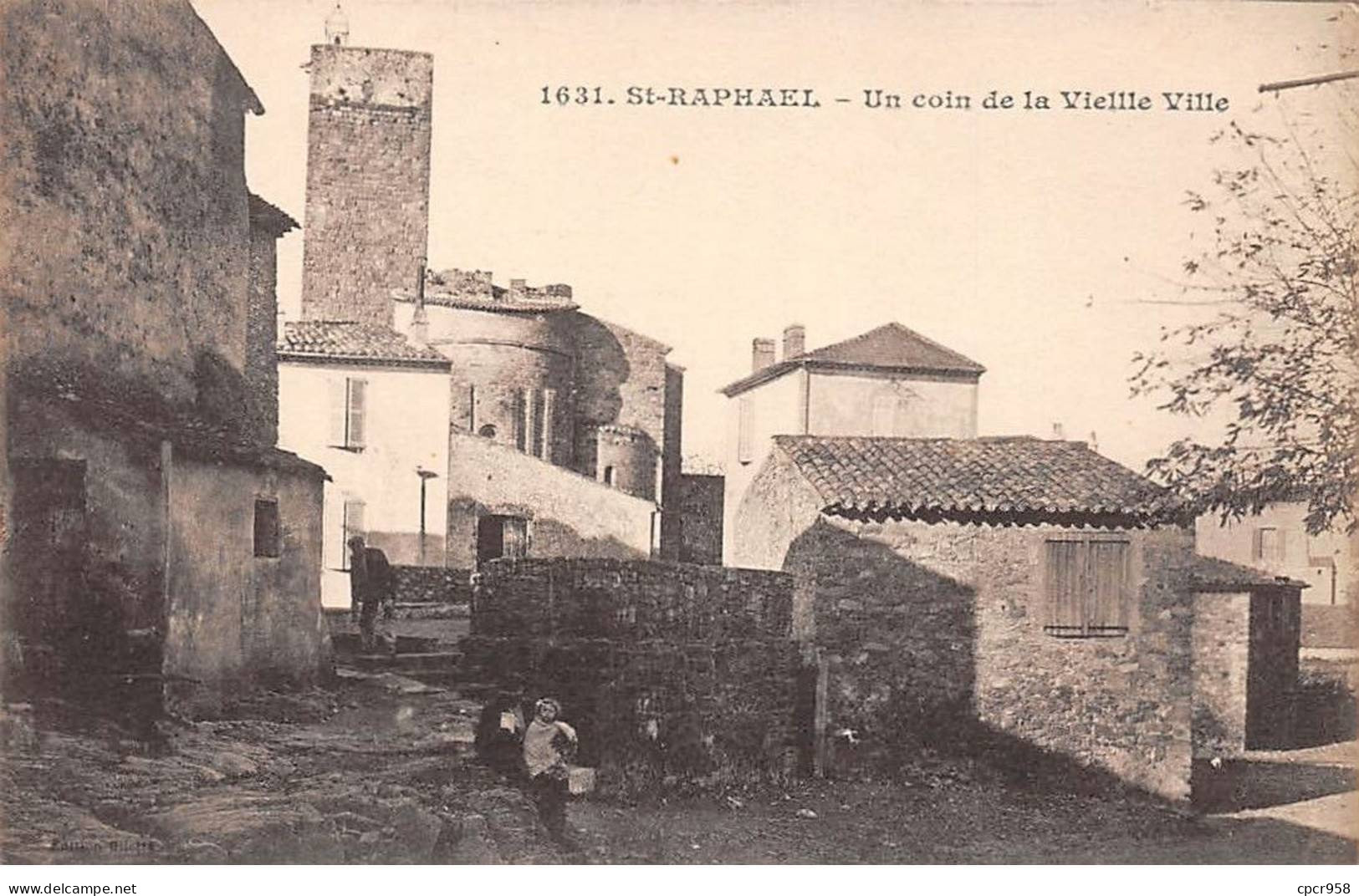 83 - ST RAPHAEL - SAN47873 - Un Coin De La Vieille Ville - Saint-Raphaël