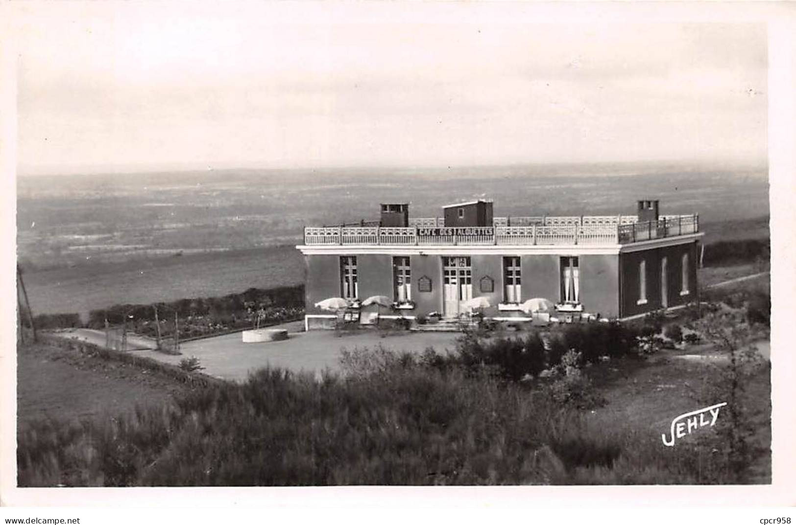 85 - LES HERBIERS - SAN47908 - Le Mont Des Alouettes - Le Café Pris Au Moulin - Panorama Ouest - Les Herbiers