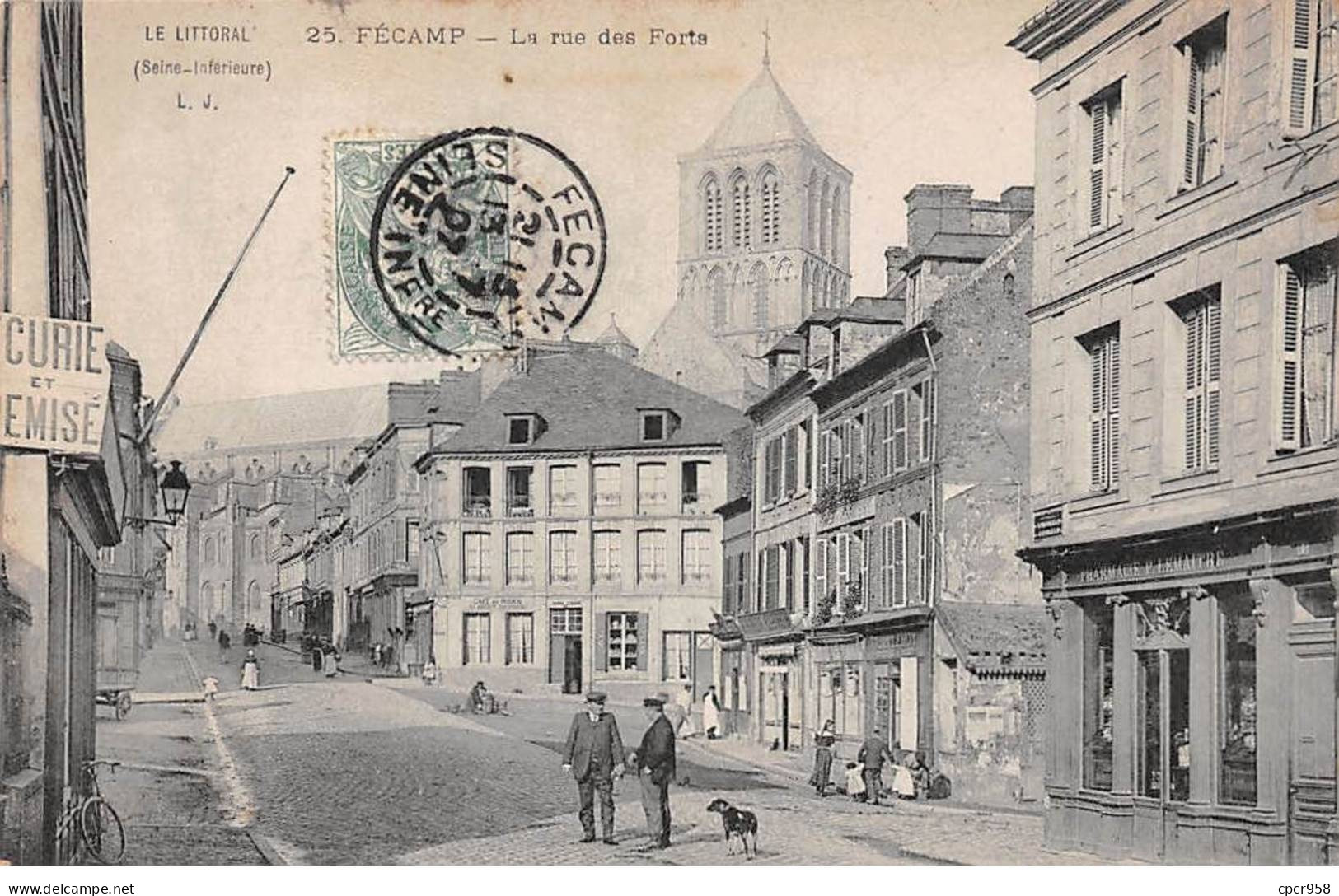 76 - FECAMP - SAN53298 - La Rue Des Forts - Fécamp