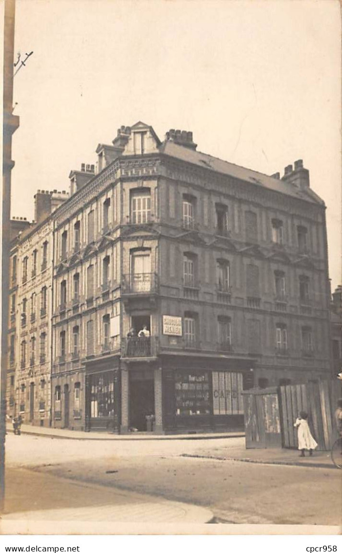 75 - N°84367 - PARIS - Café Au Coin D'une Rue, Plaque Chocolat Menier - Commerce, Métier - Carte Photo à Localiser - Cafés, Hotels, Restaurants