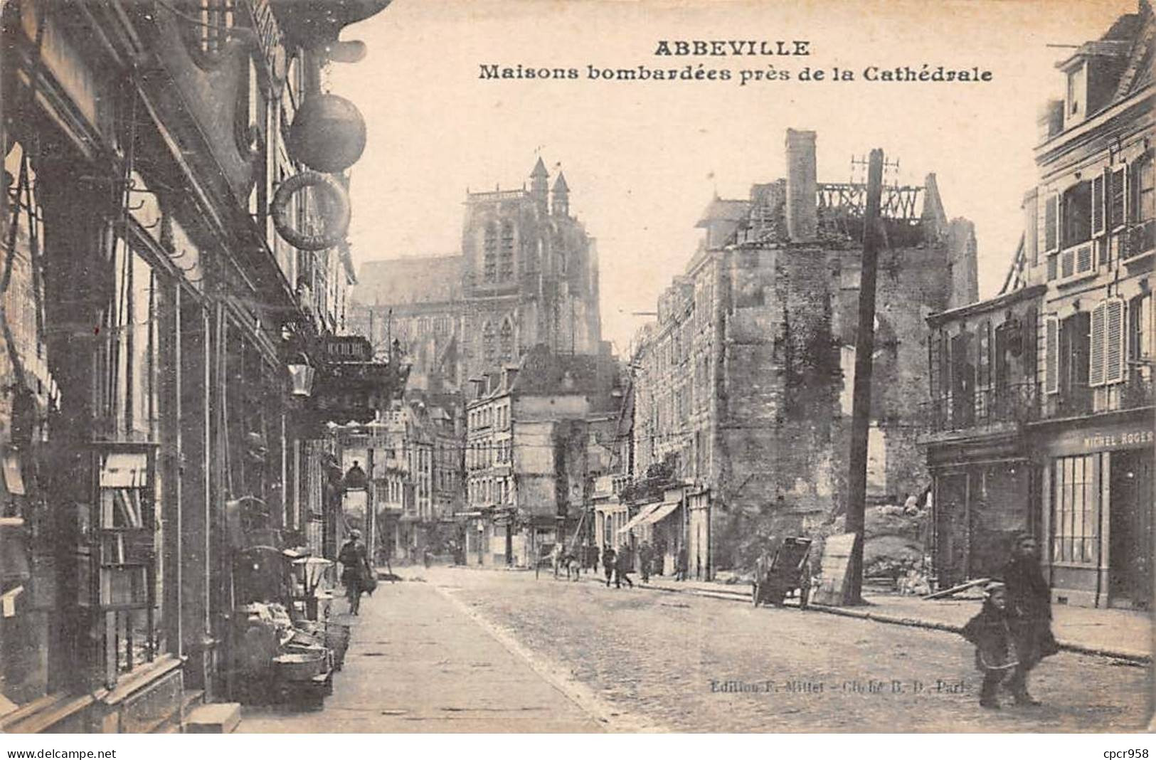 80 - ABBEVILLE - SAN50815 - Maisons Bombardées Près De La Cathédrale - Abbeville