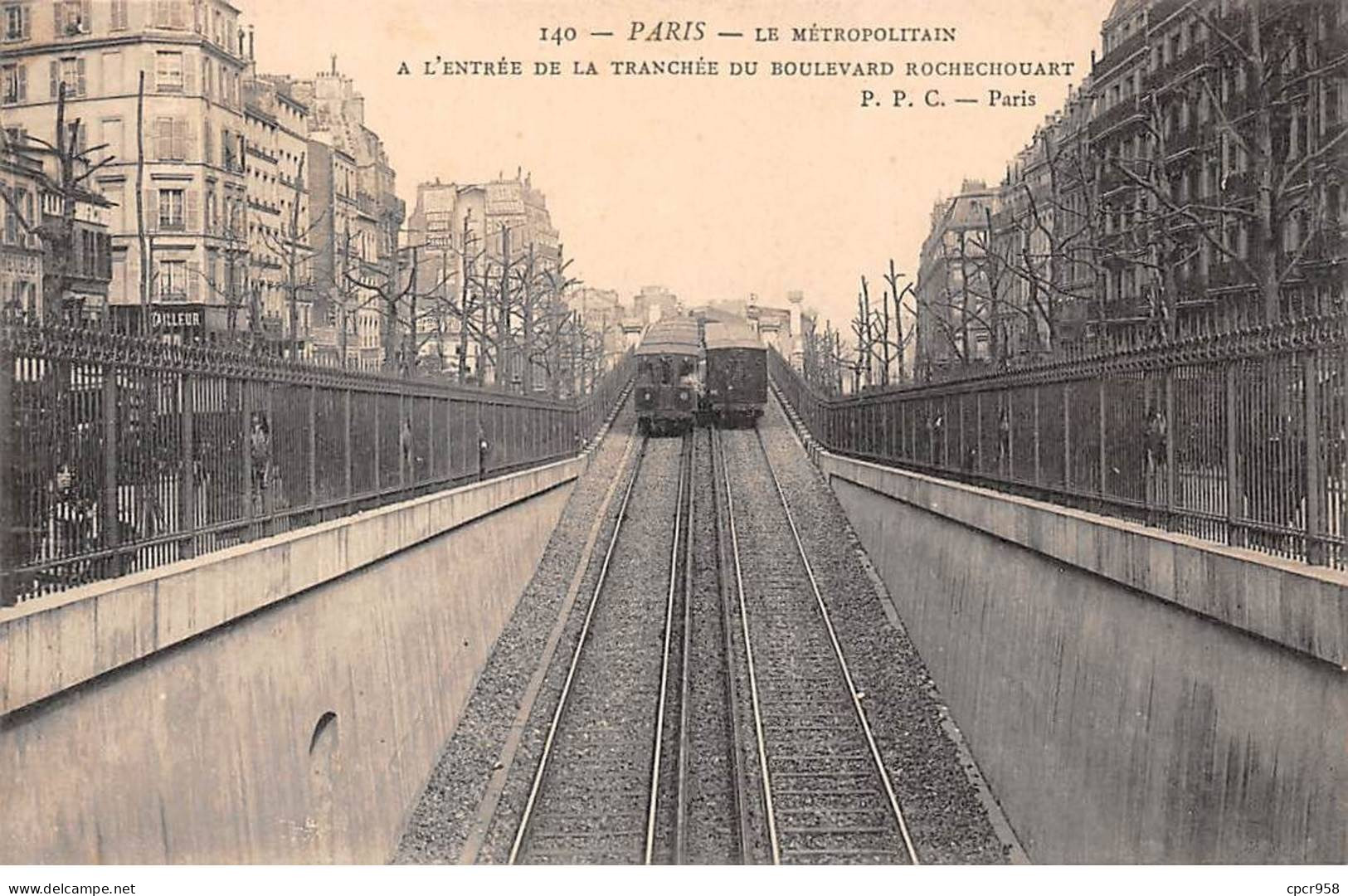 75009 - PARIS - SAN53240 - A L'Entrée De La Tranchée Du Boulevard Rochechouart - En L'état - Décollée - Paris (09)