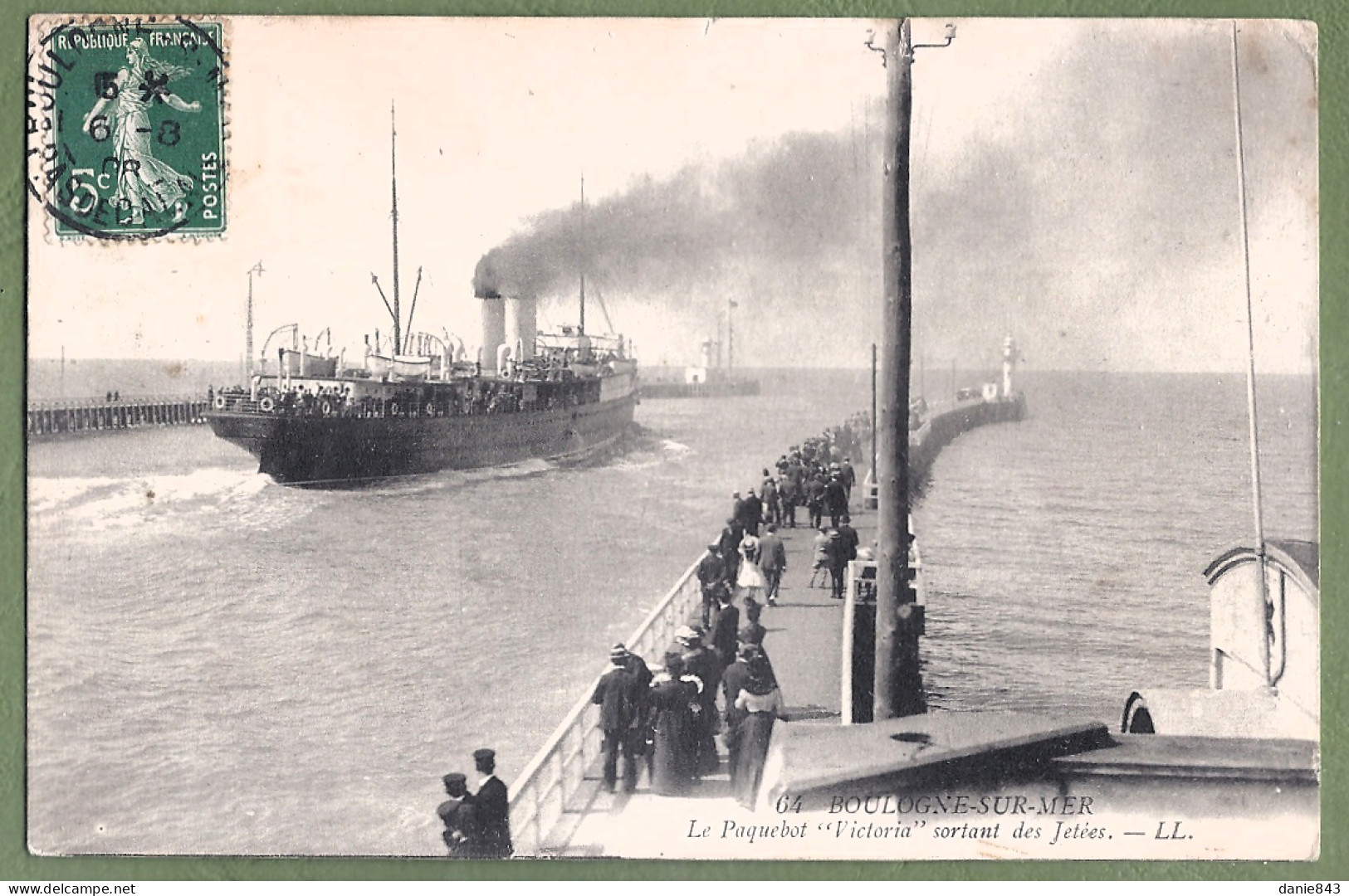 CPA - PAS DE CALAIS - BOULOGNE SUR MER - PAQUEBOT VICTORIA SORTANT DES JETÉES - Animation, Bateau - Boulogne Sur Mer