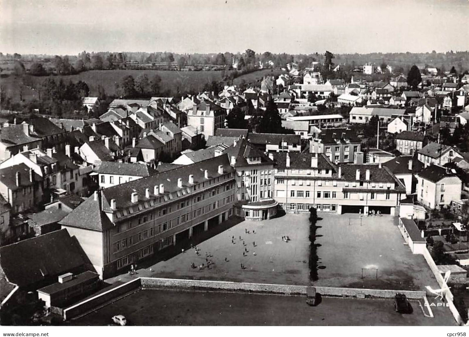 15 . N°sac10274 . MAURIAC . Le Groupe Scolaire N°19 . En Avion Au Dessus De . Cpsm 10X15 Cm . Lapie - Mauriac