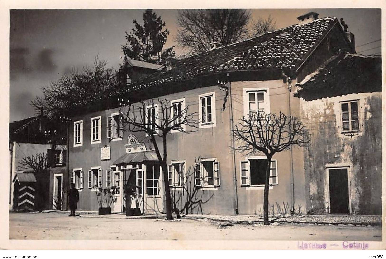 Croatie - N°84474 - CETINJE - Grande Maison Dans Une Rue - Carte Photo - Kroatië