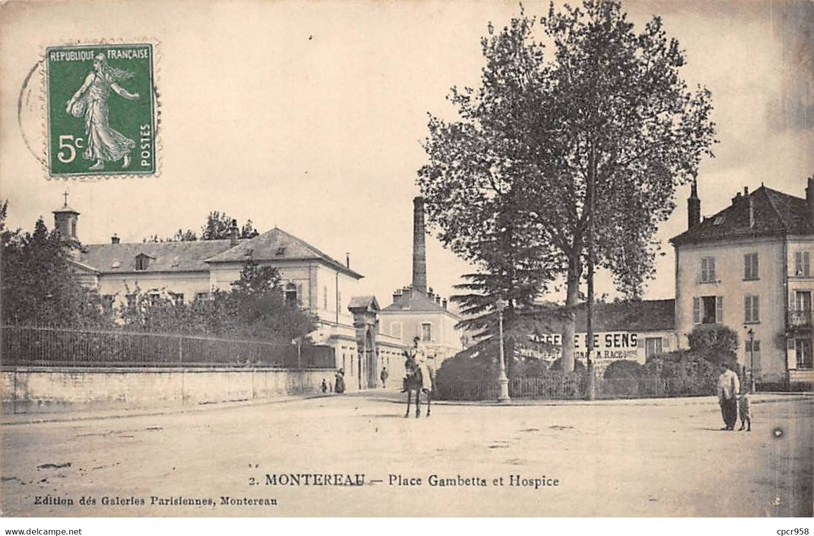 77 - MONTEREAU - SAN49407 - Place Gambetta Et Hospice - Montereau