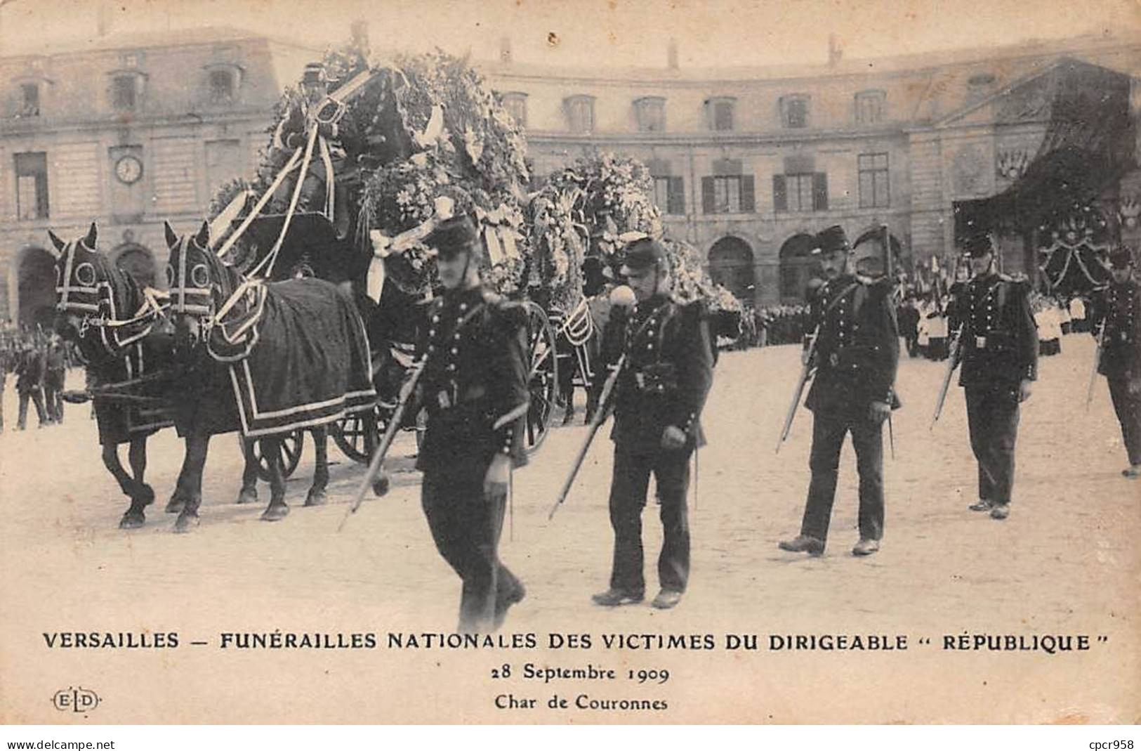 78 - VERSAILLES - SAN49418 - Funérailles Nationales Des Victimes Du Dirigeable "République" - Char De Couronnes - Versailles