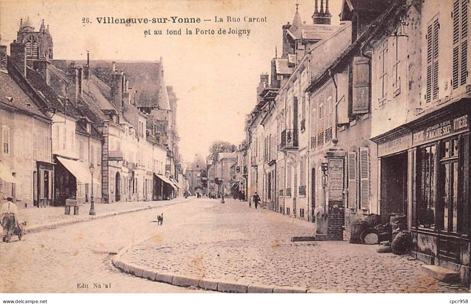 89 - VILLENEUVE SUR YONNE - SAN49496 - La Rue Carnot - Au Fond La Porte De Joigny - Villeneuve-sur-Yonne