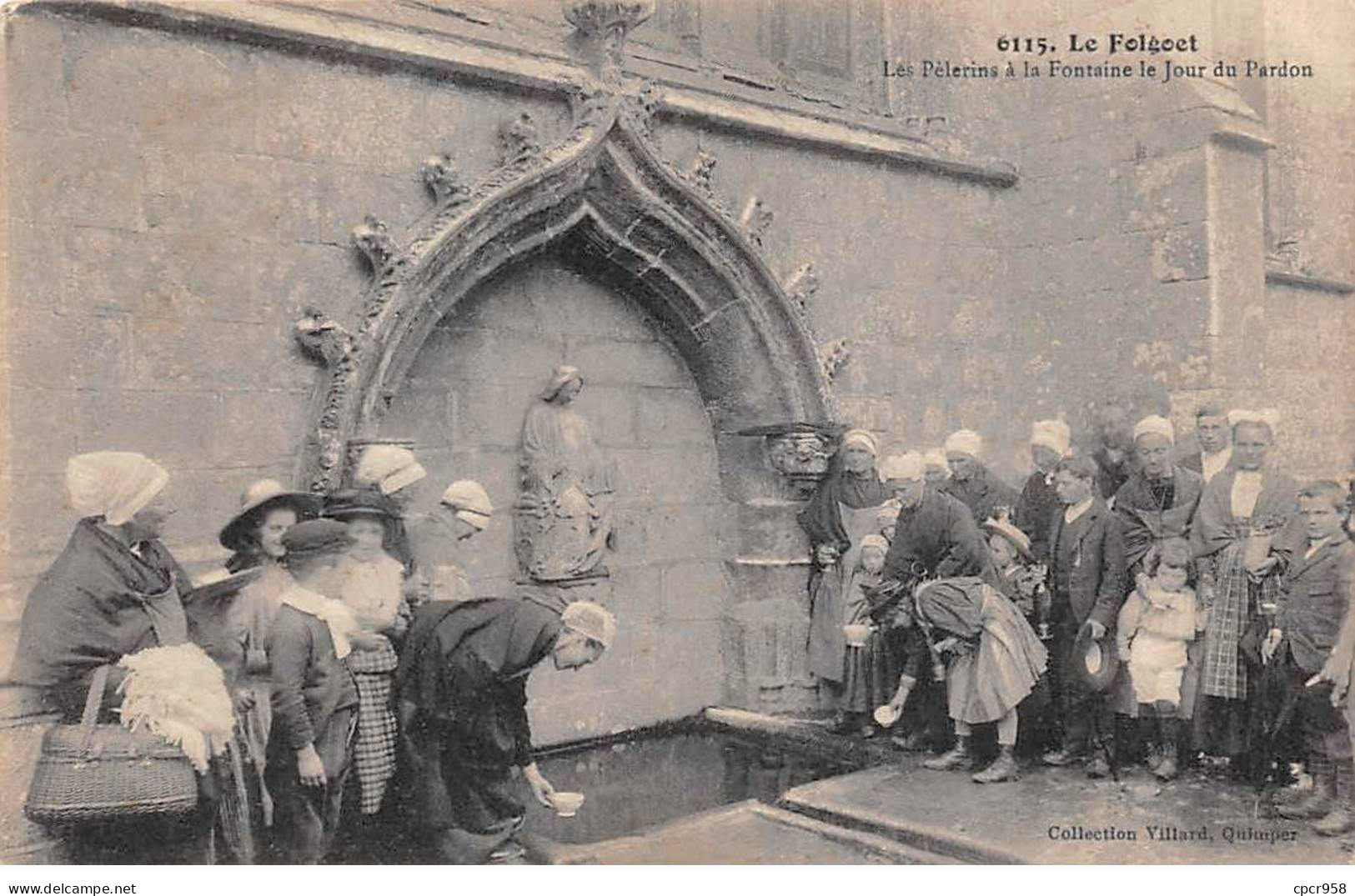 29 - LE FOLGOET - SAN55109 - Les Pèlerins à La Fontaine Le Jour Du Pardon - Le Folgoët