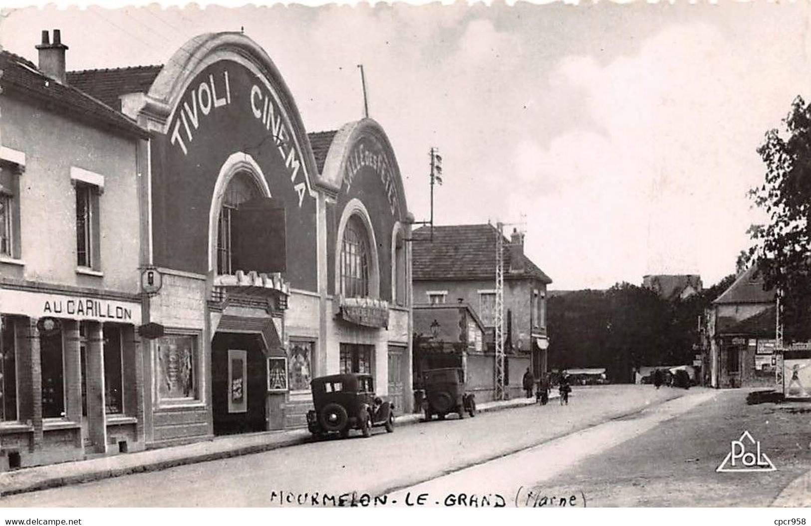 51 - MOURMELON LE GRAND - SAN55172 - La Place Et Le Cinéma - CPSM 14x9 Cm - Mourmelon Le Grand