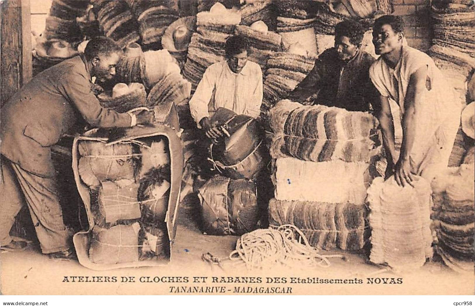 MADAGASCAR - SAN56596 - Tananarive - Ateliers De Cloches Et Rabanes Des Etablissements Novas - Métier - Madagascar