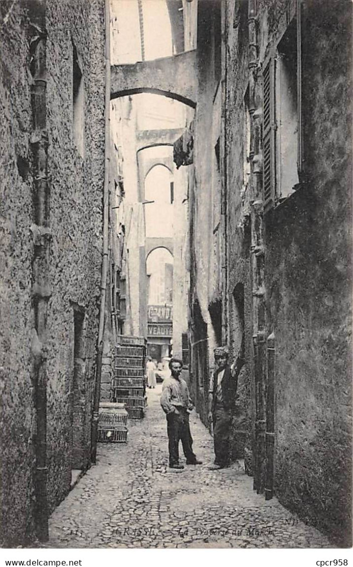 06 - GRASSE - SAN56649 - La Traversée Du Marché - Grasse