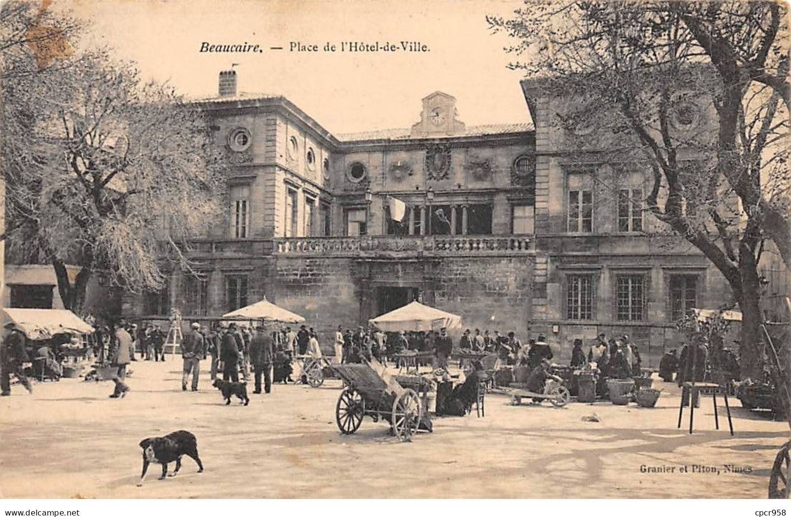 30 - BEAUCAIRE - SAN56936 - Place De L'Hôtel De Ville - Beaucaire