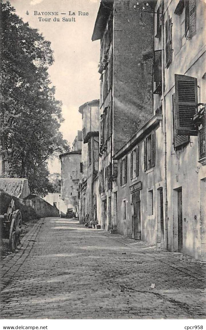 64 - BAYONNE - SAN50627 - La Rue - Tour Du Sault - Bayonne