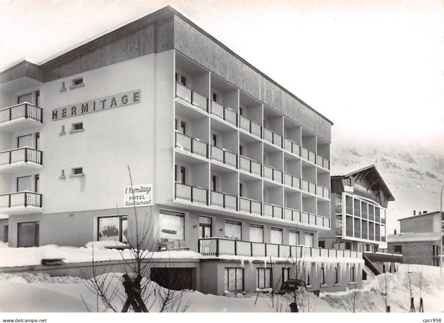 38 . N° Kri10653  .alpe D'huez .hotel Hermitage N° 700 A . Edition Silhouette . Sm 10X15 Cm . - Andere & Zonder Classificatie