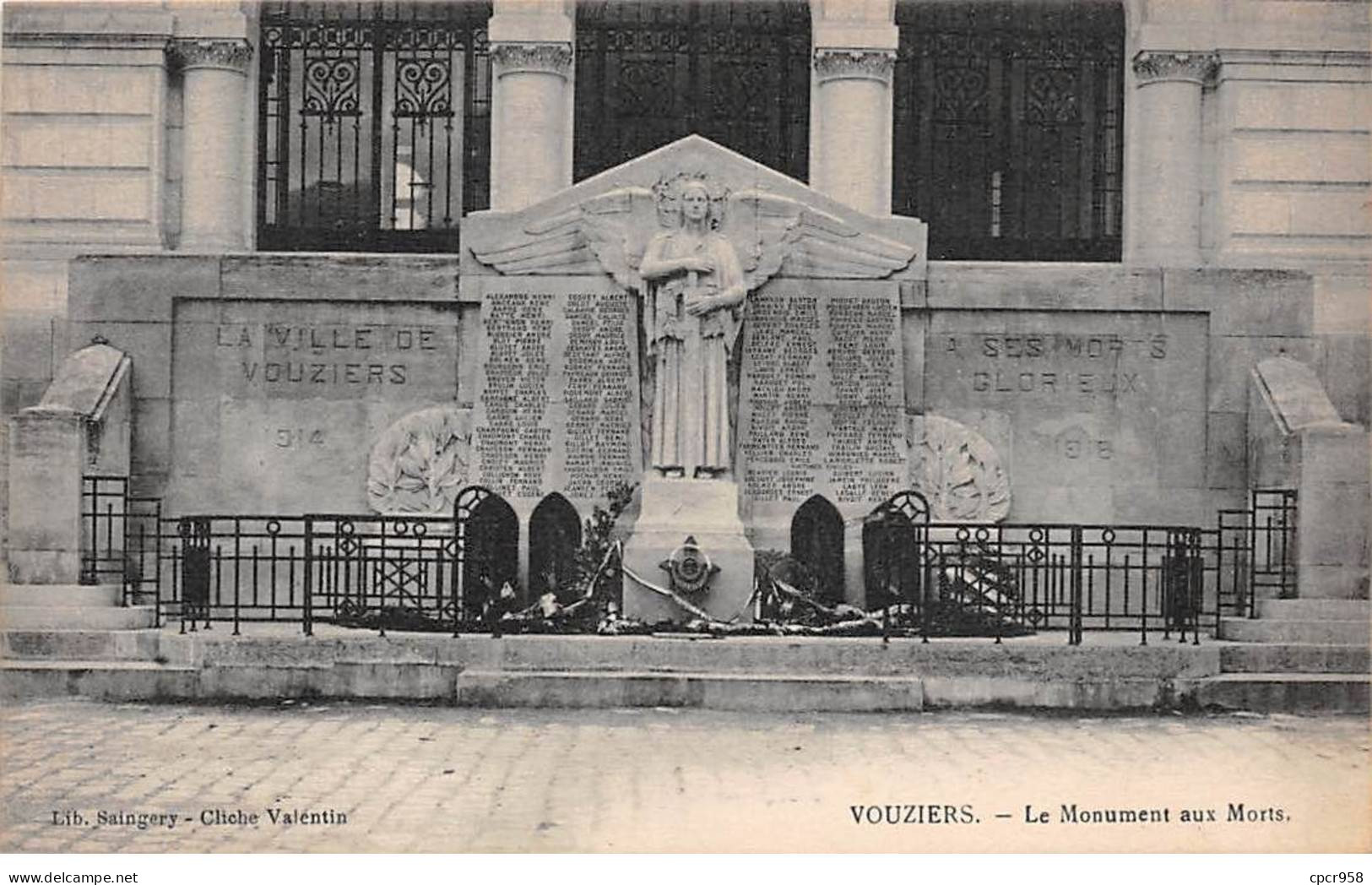 08 - VOUZIERS - SAN52374 - Le Monument Aux Morts - Vouziers