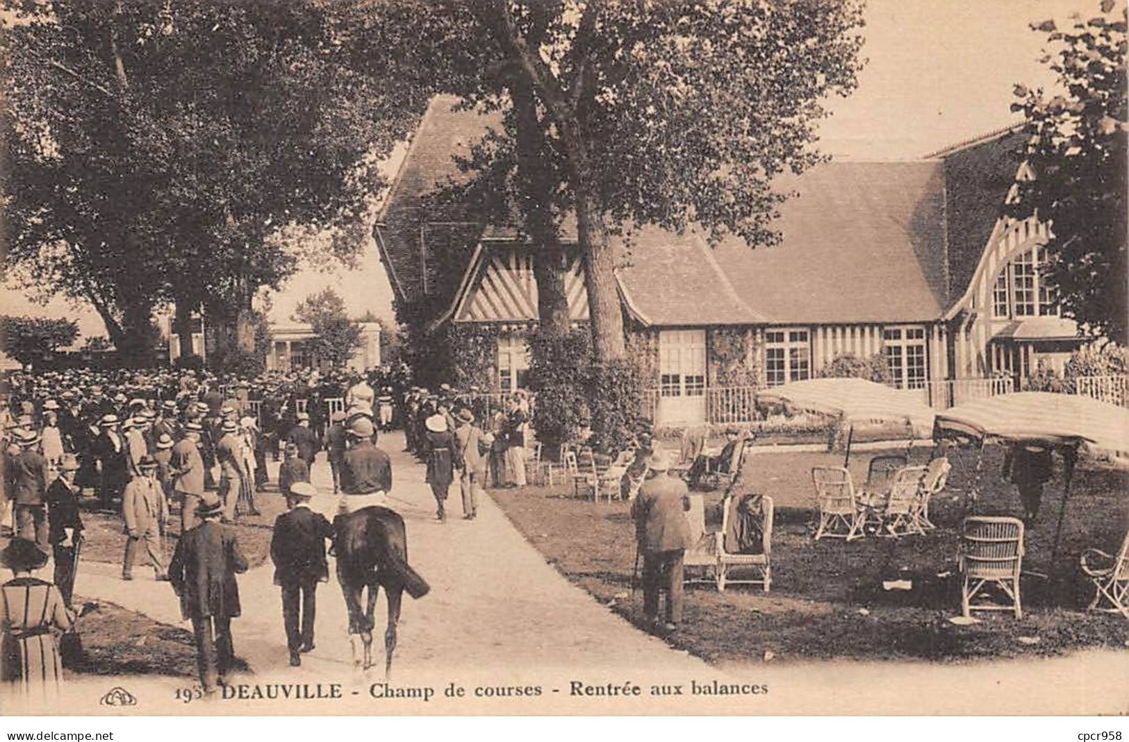 14 - DEAUVILLE - SAN52415 - Champ De Courses - Rentrée Aux Balances - Deauville