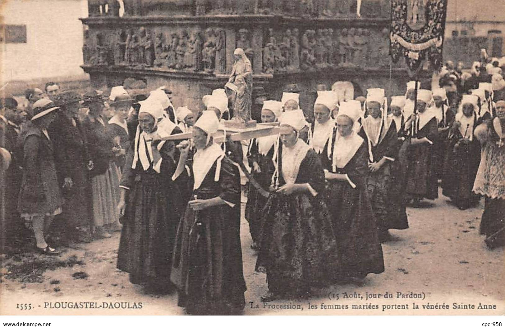 29 - PLOUGASTEL DAOULAS - SAN52593 - La Procession - Les Femmes Mariées Portent La Vénérée Saint Anne - Plougastel-Daoulas