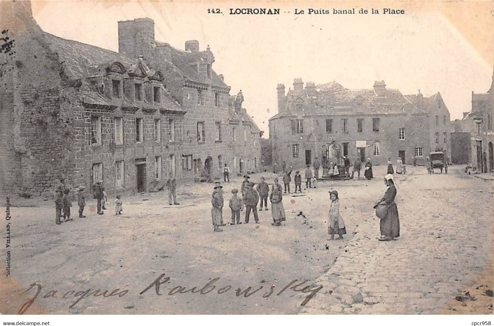 29 - LOCRONAN - SAN48926 - Le Puits Banal De La Place - Locronan