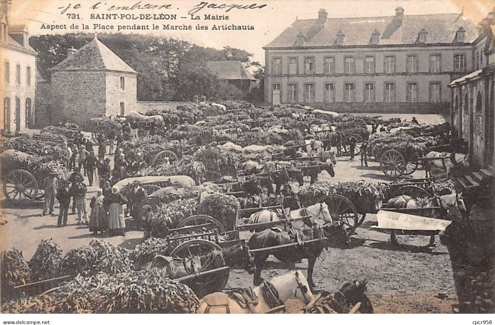 29 - SAINT POL DE LEON - SAN48932 - La Mairie - Aspect De La Place Pendant Le Marché Des Artichauds - Saint-Pol-de-Léon