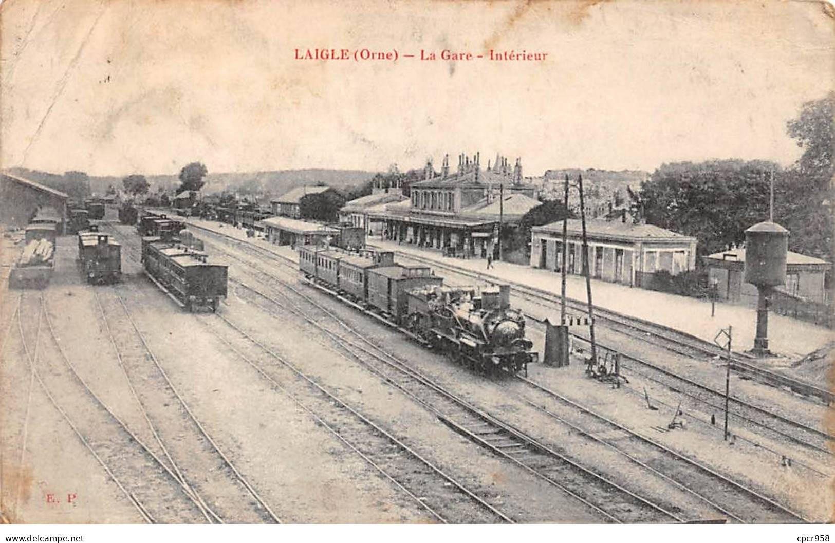 61 - LAIGLE - SAN49176 - La Gare - Intérieur - Pli - En L'état - L'Aigle