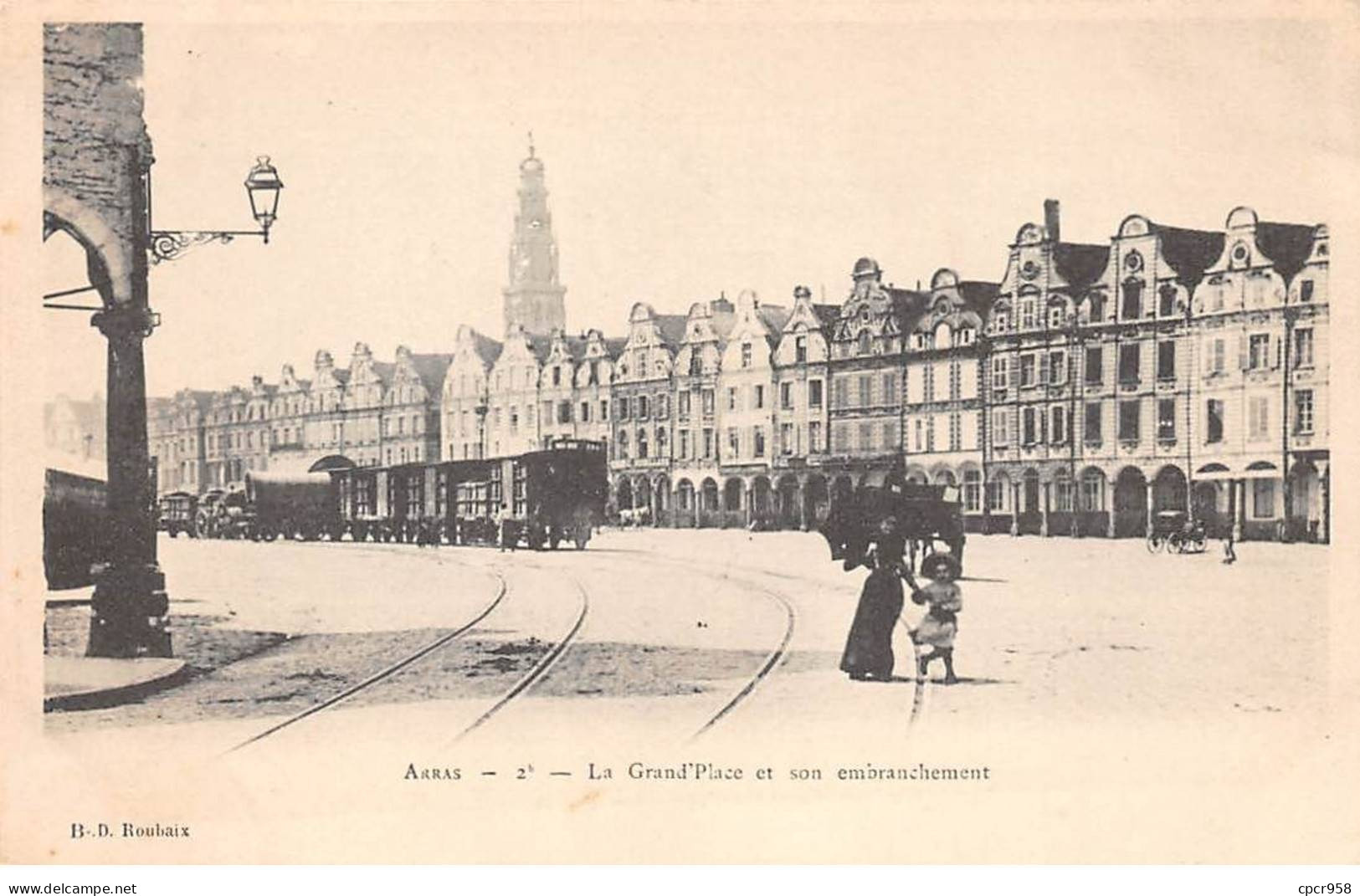 62 - ARRAS - SAN49208 - La Grand'Place Et Son Embranchement - Train - Arras