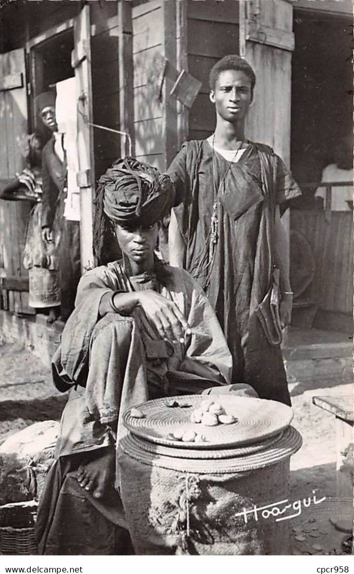 SENEGAL - SAN56436 - Dakar - Marchand De Cola - CPSM 14x9 Cm - Sénégal