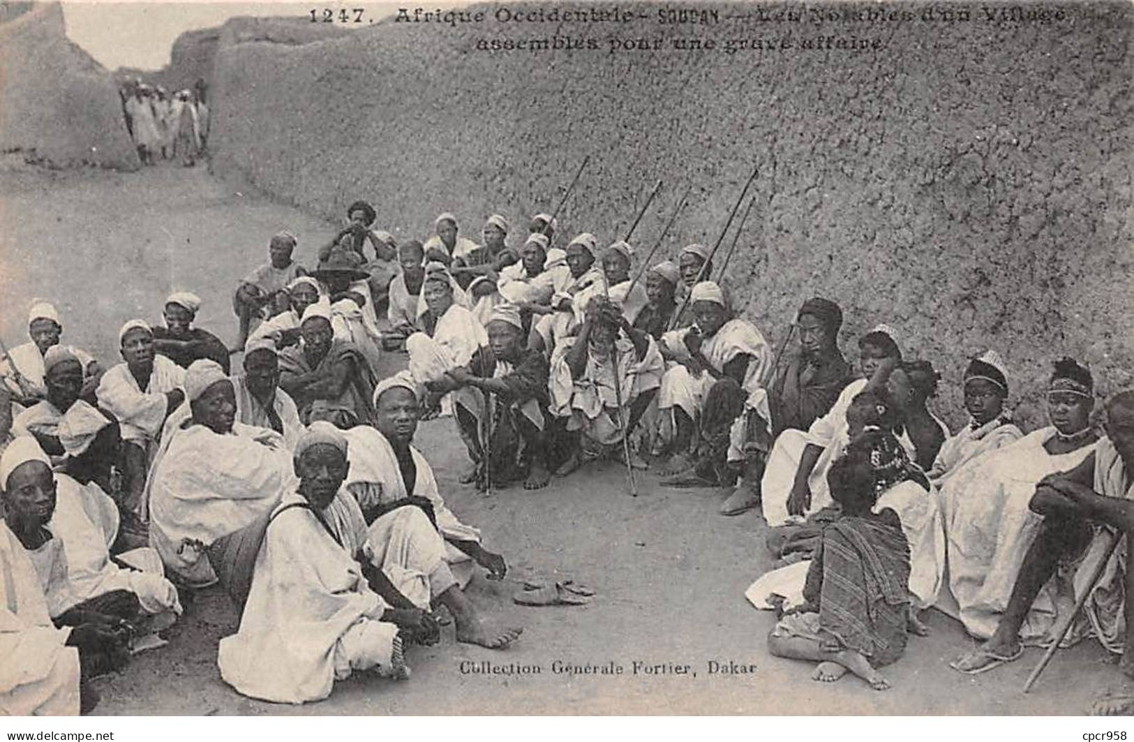 SOUDAN - SAN56495 - Afrique Occidentale - Les Notables D'un Village Assemblés Pour Une Grave Affaire - Sudan