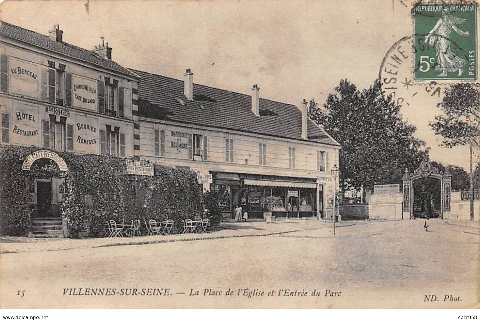 78 - VILLENNES - SAN46861 - La Place De L'Eglise Et L'Entrée Du Parc - Villennes-sur-Seine