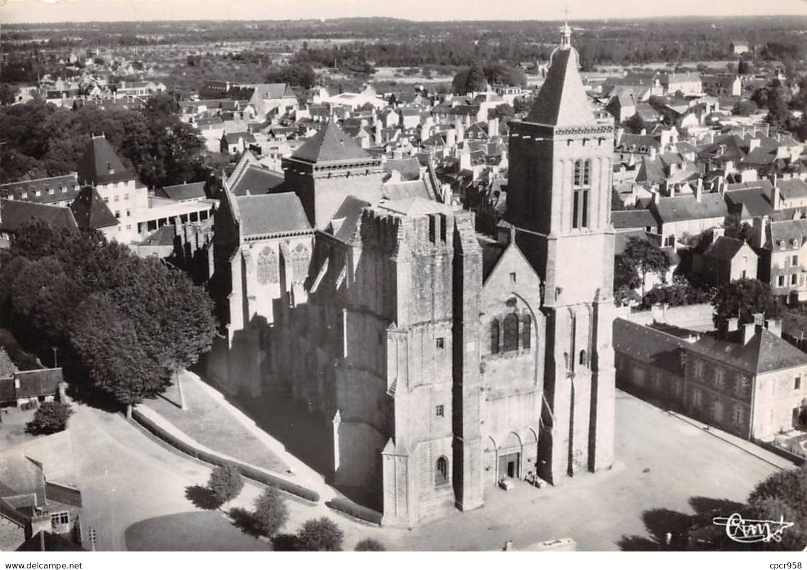 35. N° Kri10590 .dol De Bretagne. Vue Aerienne De La Cathédrale .  N° 62-18 A   . Edition Combier . Sm 10X15 Cm . - Other & Unclassified