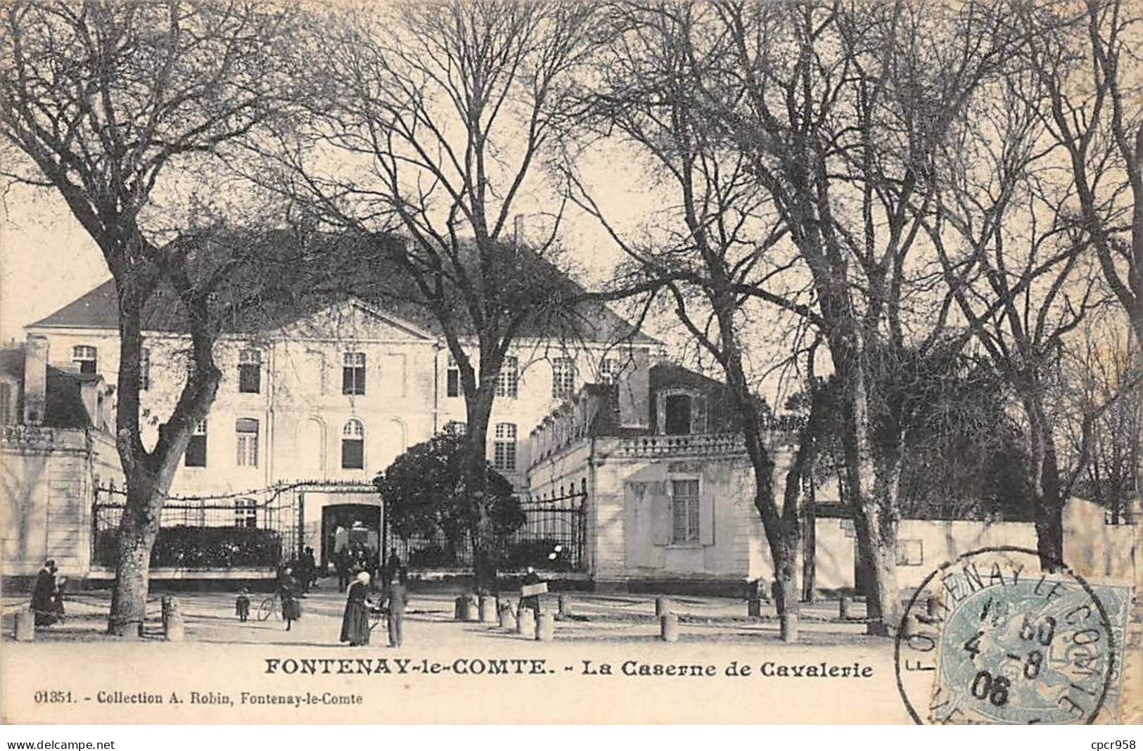 85 - FONTENAY LE COMTE - SAN54800 - La Caserne De Cavalerie - Fontenay Le Comte