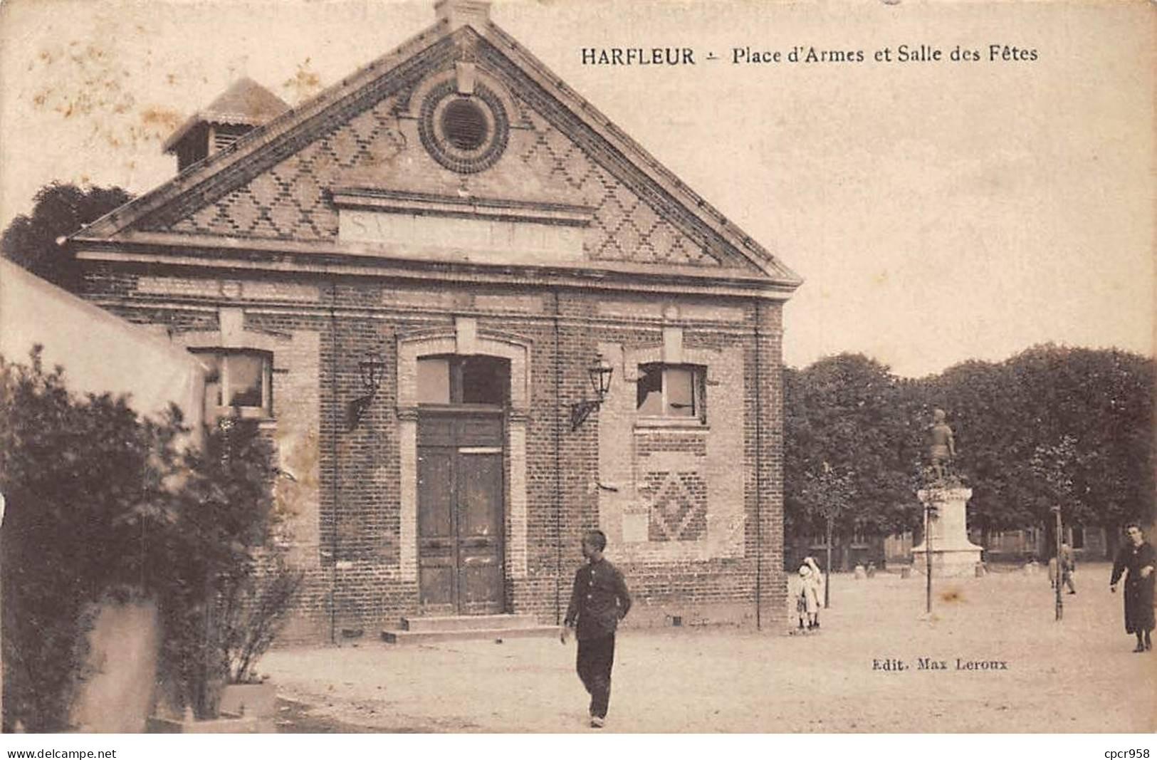 76 - HATFLEUR - SAN46762 - Place D'Armes Et Salle Des Fêtes - Harfleur