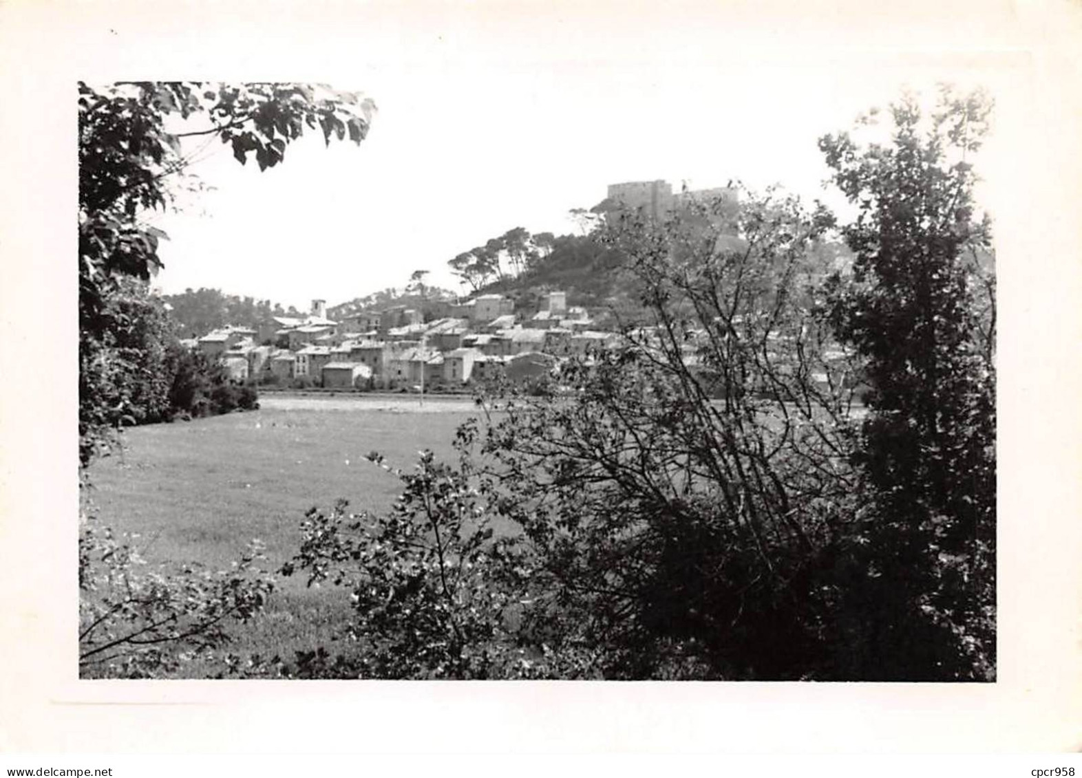 13 . N° Kri10180 . Meyrargues. Vue Generale  . N°205719. Edition Du Sud Est  . Cpsm 10X15 Cm . - Meyrargues