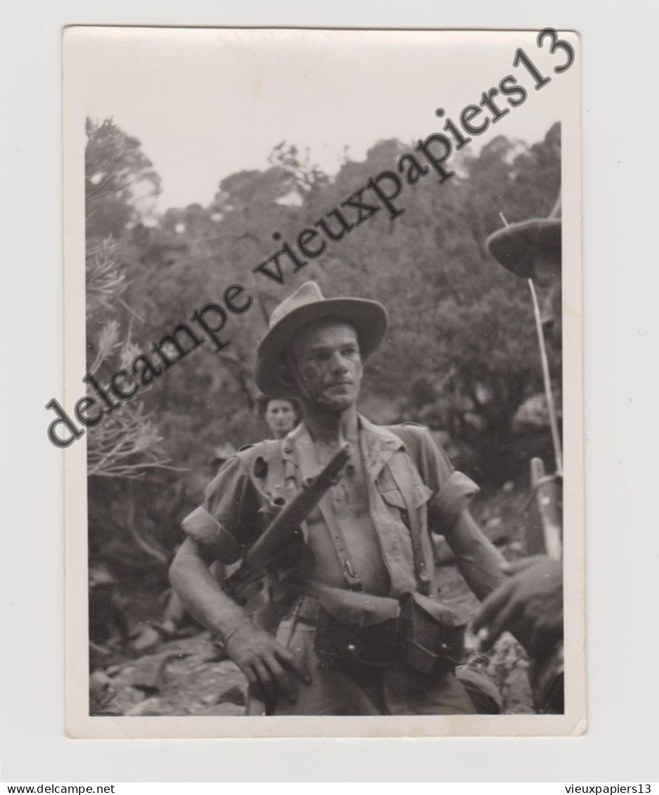 Photo Originale 1955/60 Légionnaire Tenue Brousse Arme Algérie AFN Période Guerre - Cinéma Des Armées - Légion étrangère - Oorlog, Militair