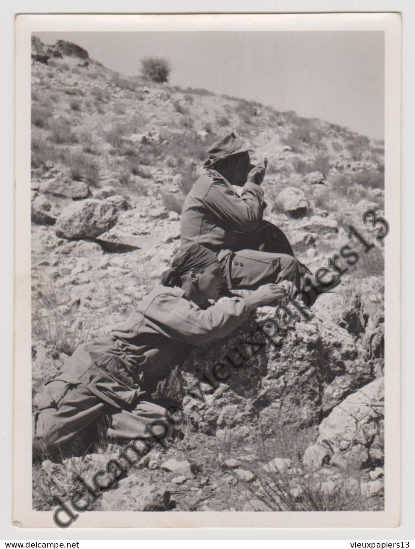 Photo Originale 1955/60 2 Légionnaires En Mission Algérie AFN Période Guerre - Cinéma Des Armées - Légion étrangère - Oorlog, Militair