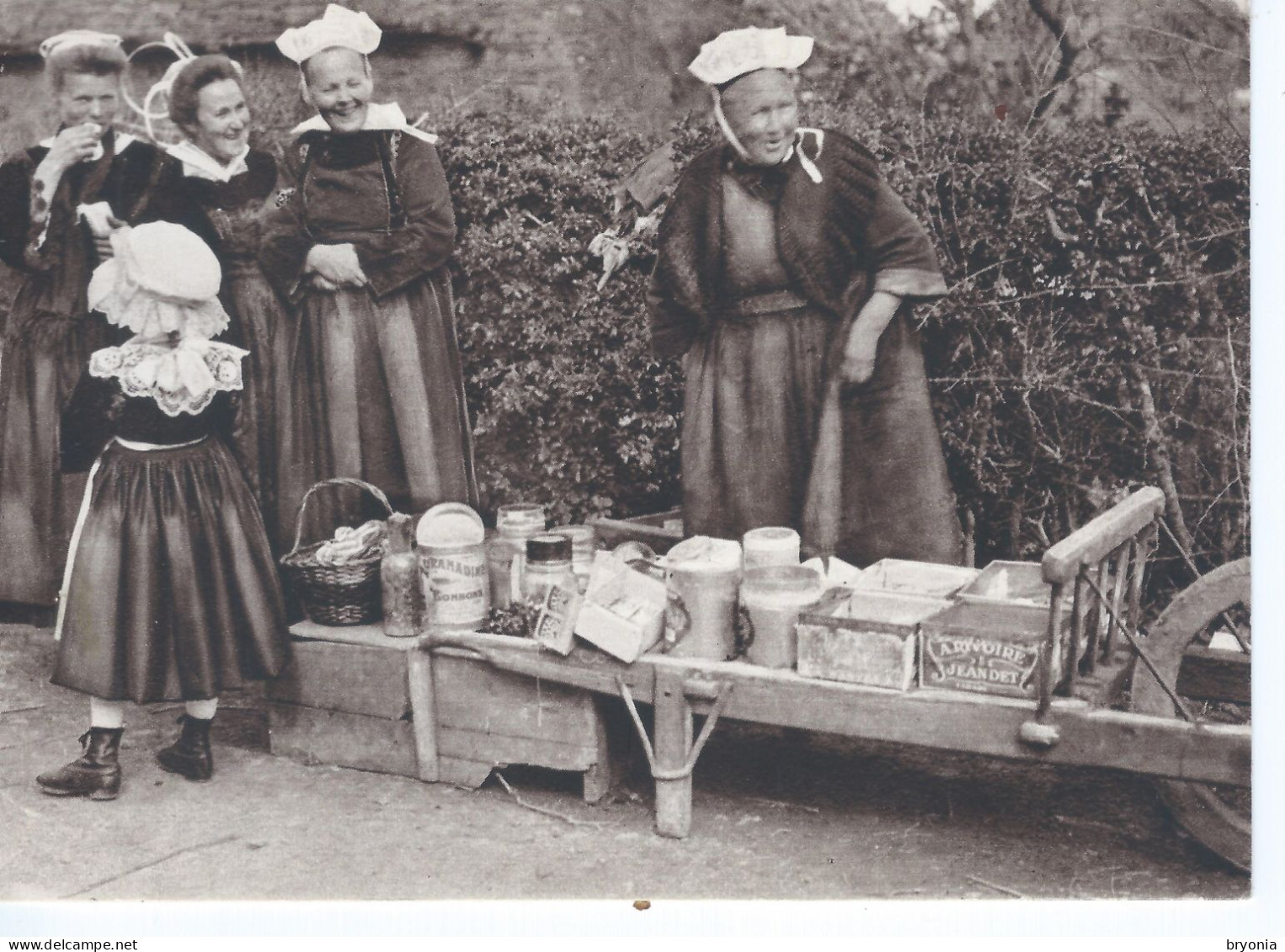 CP- " BRETAGNE D'HIER " La Marchande De Bonbons -  TBE - - Vendedores Ambulantes