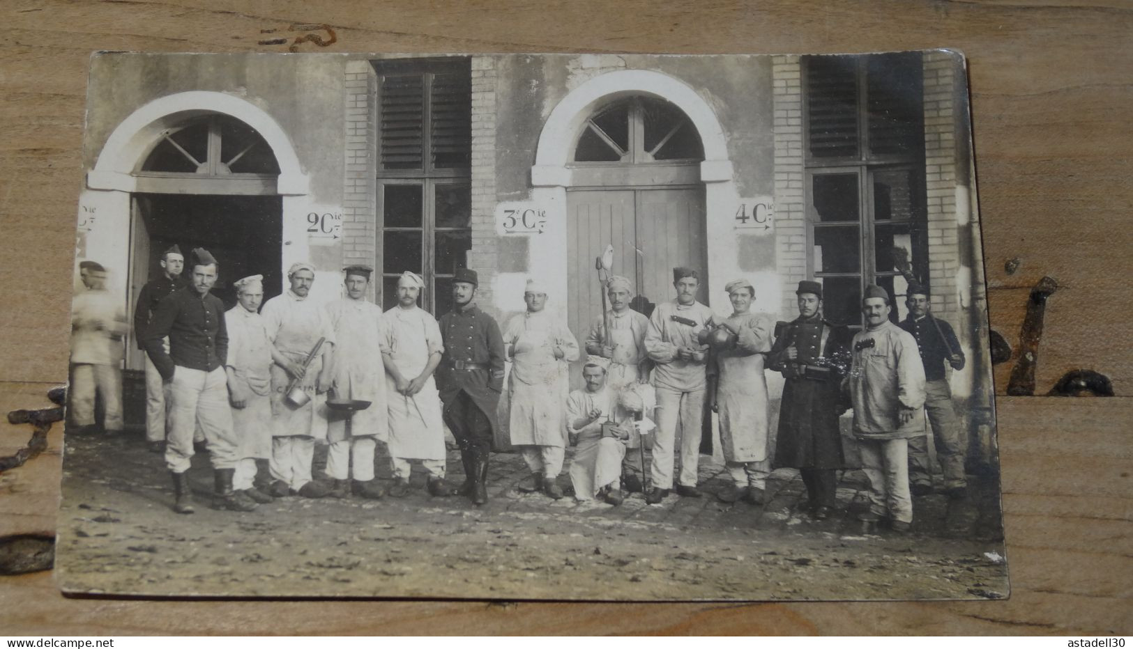 Carte Photo Militaires Avec "32" Sur Le Col, Photo Romain A TOURS ................18691 - Regimente