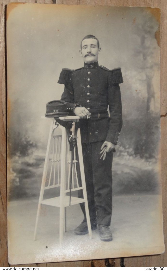 Carte Photo Militaire Avec "32" Sur Le Col, Photo Bonnet A TOURS ................18692 - Regiments