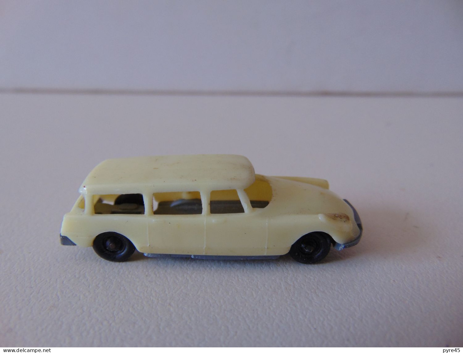 Voiture Miniature " Break ID 19 Citroën " Cadum - Jouets Anciens