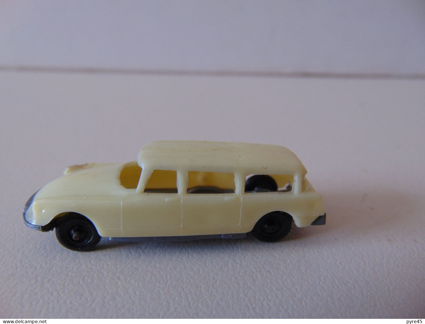 Voiture Miniature " Break ID 19 Citroën " Cadum - Jouets Anciens