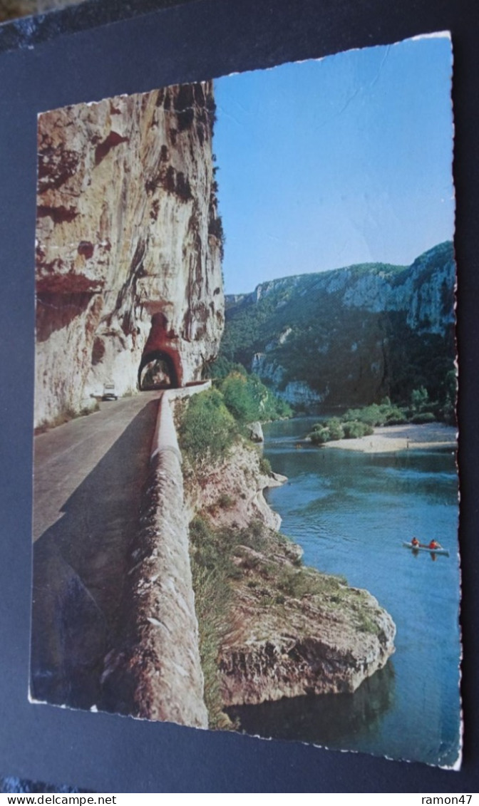 Les Gorges De L'Ardèche - La Magnifique Route En Corniche Entre Vallon Et Le Pont D'Arc - J. CELLARD - Autres & Non Classés