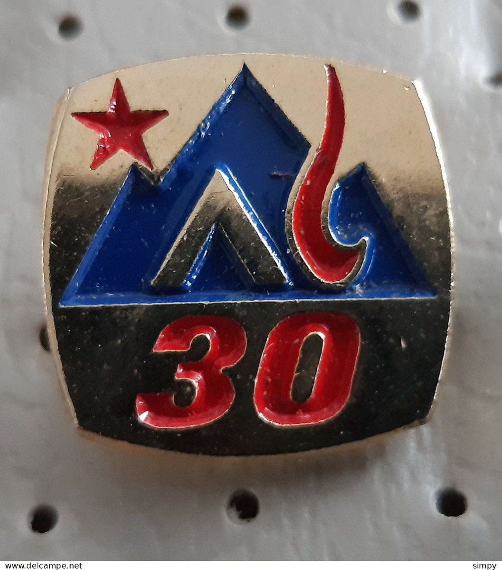 Scouts Scout  Federation Of Slovenia 30 Years Pin - Asociaciones